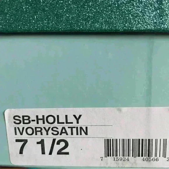 👰🏼Blue by Betsy Johnson Holly size US 7.5 color ivory, satin preloved - Picture 3 of 9